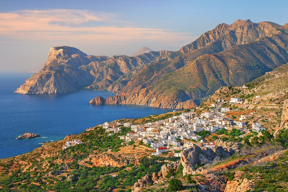 Aan de westkust van Karpathos vind je het mooie dorp Mesochori. Het dorp met de vele witte huisje is wat hoger gelegen, waardoor het een indrukkend uitzicht op de zee biedt.
