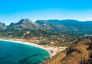 De stad Plakias op het Griekse eiland Kreta.