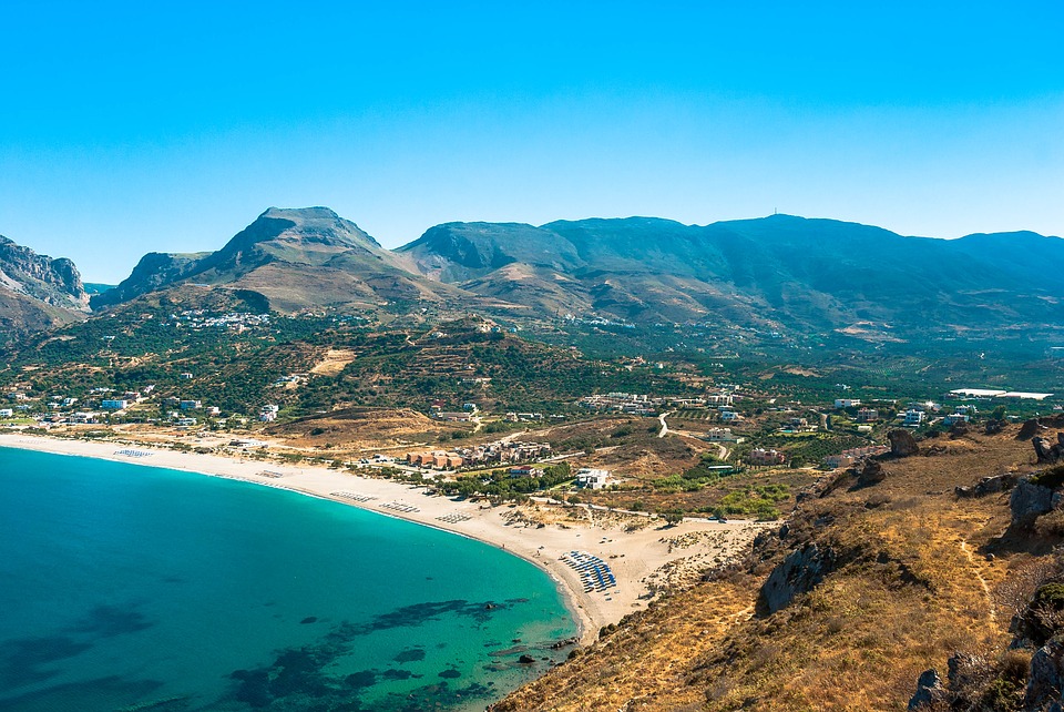 Plakias is een gemoedelijke badplaats in West-Kreta. De stad heeft een leuke boulevard met restaurants. Bij Plakias ligt een langgerekt zand-kiezel strand. Dit is een prachtige plek om te snorkelen.