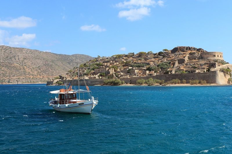 Ga met de boot naar Spinalonga