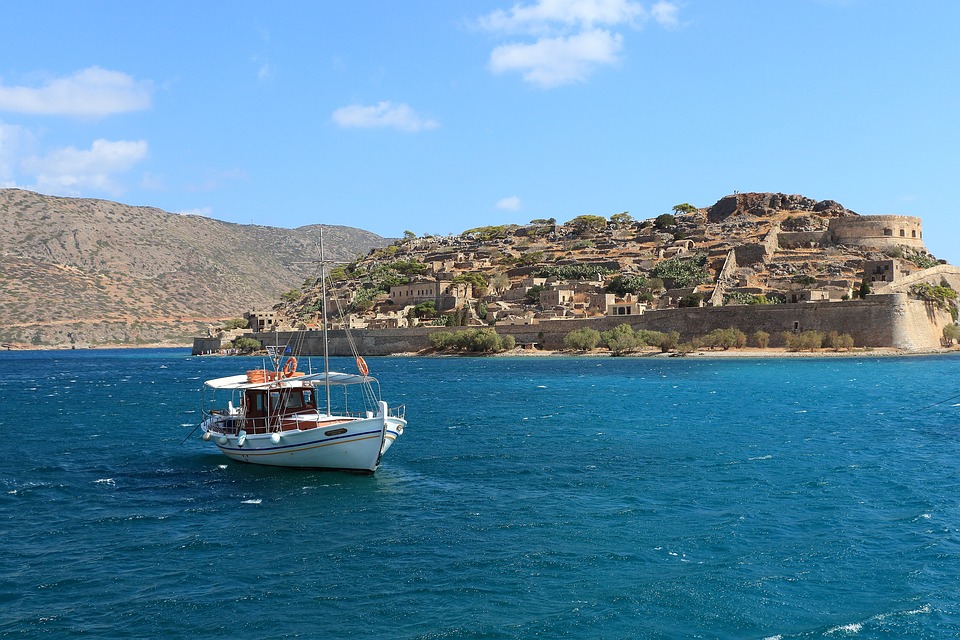 Ten noorden van Agios Nikolaos ligt het eiland Spinalonga.