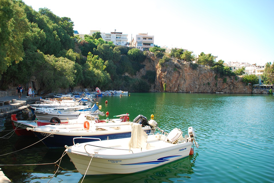 Agios Nikoalos is een bruisende havenplaats aan de noord-oost kust van Kreta. In het centrum ligt een zoetwatermeer, genaamd Voulismeni-meer, van 67 meter diep