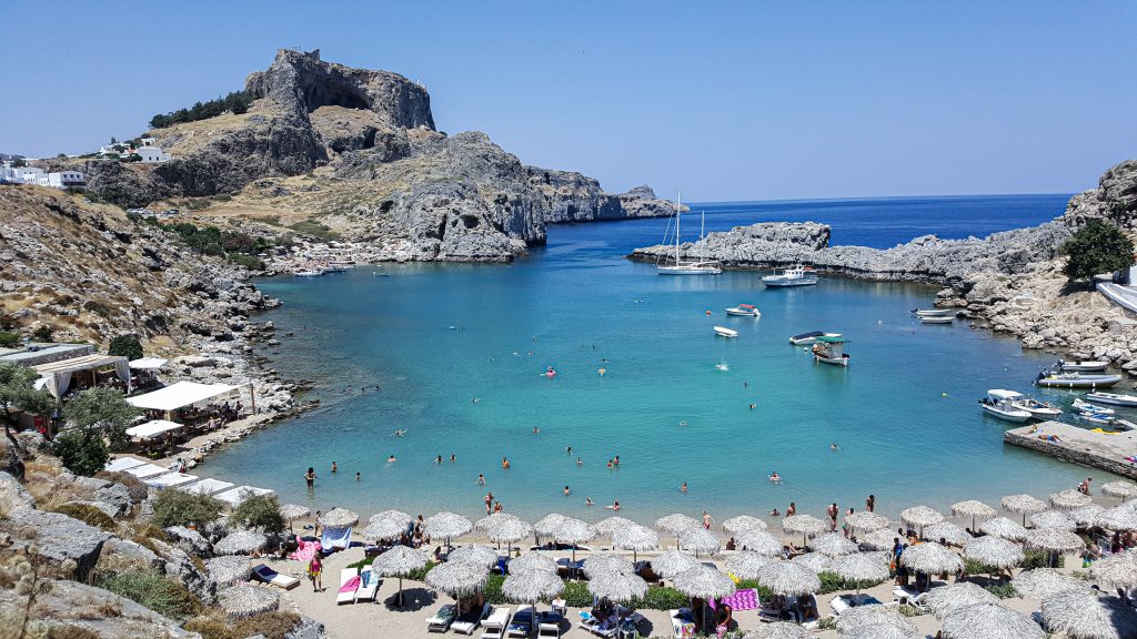 Lindos Bay is een strand in Rhodos bij het dorp Lindos.
