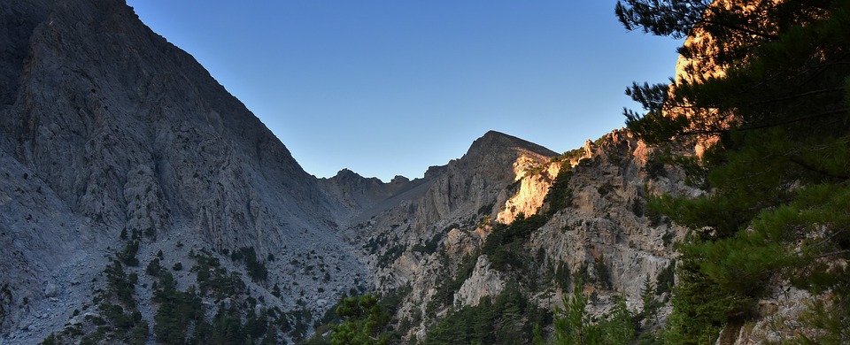 De Samaria kloof op West-Kreta is de bekendste kloof van Kreta vanwege de lengte en de indrukwekkende rotswanden.