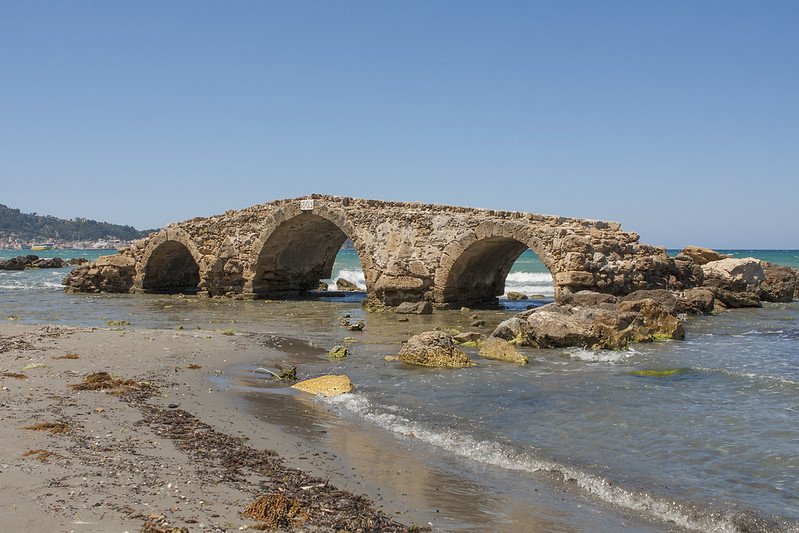 Argassi is een gezellige badplaats op Zakynthos met veel leuke restaurants. In vijf minuten sta je bij elk hotel al op het strand