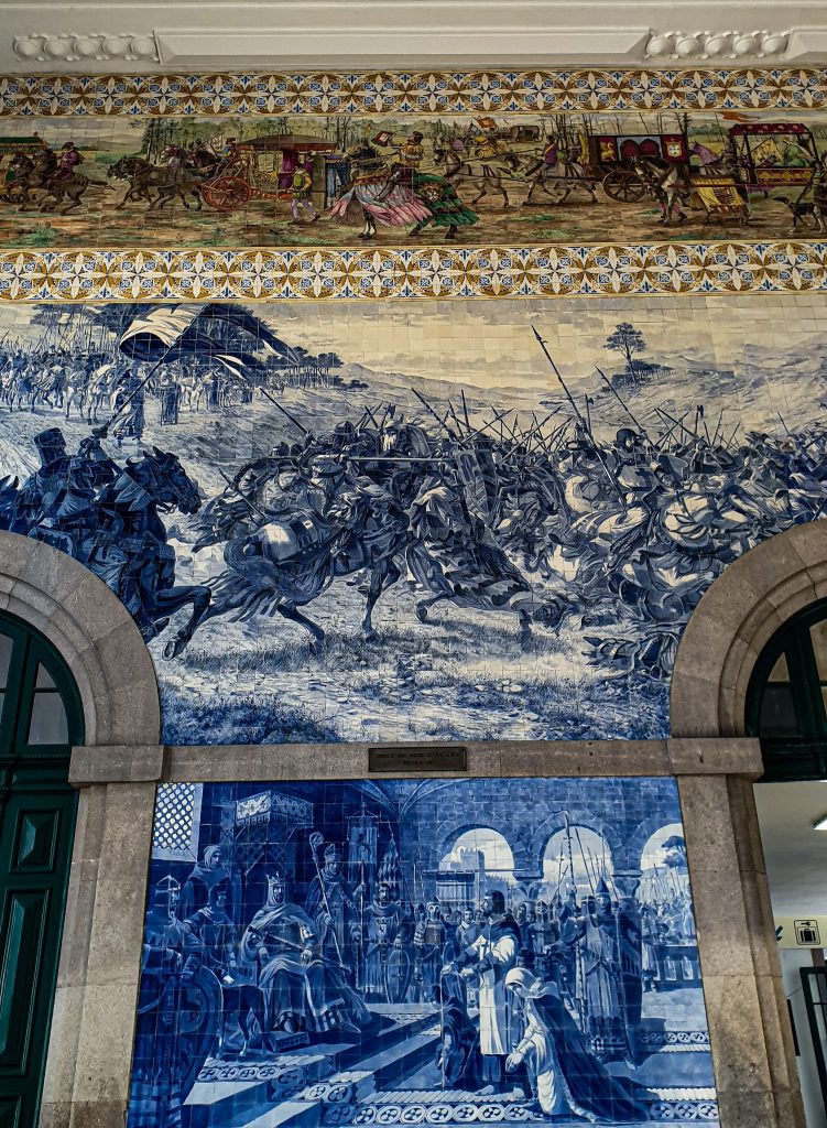 De muurschilderingen van Estacio de sao bento in Porto.
