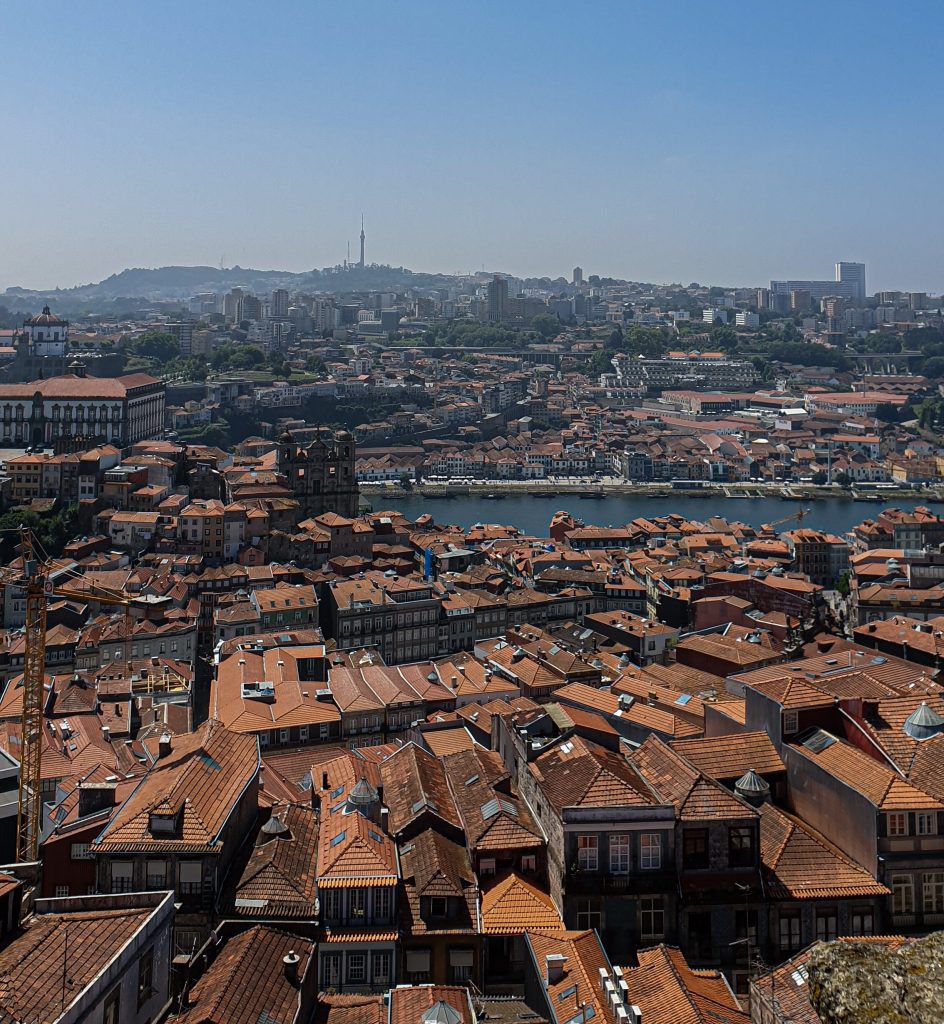 Het uitzicht vanaf Torres dos Clérigos in Porto.
