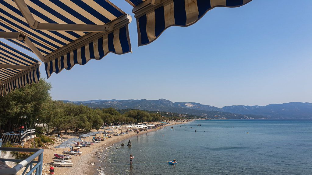 Het badplaatsje Votsalakia op Samos