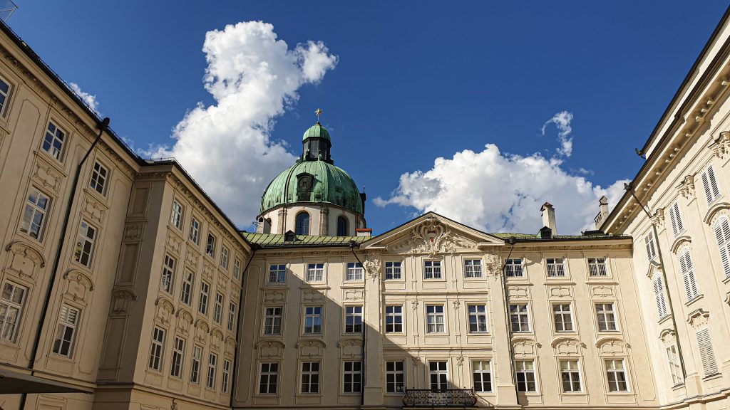Het voormalig paleis van de Habsburgers; Hofburg