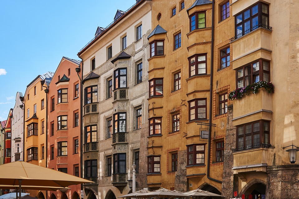 Wandel door het historische centrum van Innsbruck.