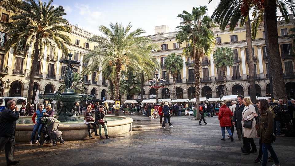 Placa Reial is een prachtig plein wat aandoet als een binnenplaats.