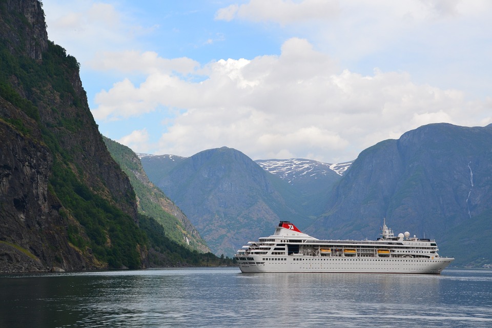 Maak een cruise door de fjorden