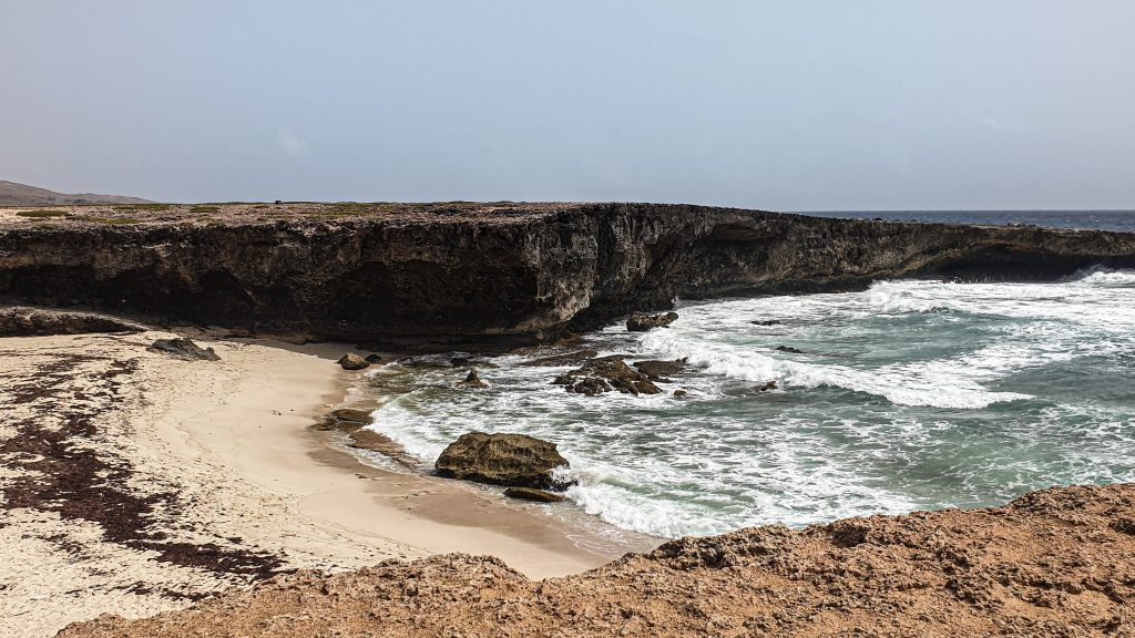 Het strand Boca Prins in Arikok Nationaal Park