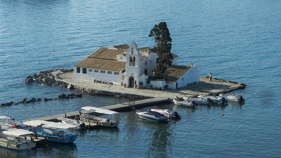 Het Vlacherna klooster bij Kanoni op Corfu