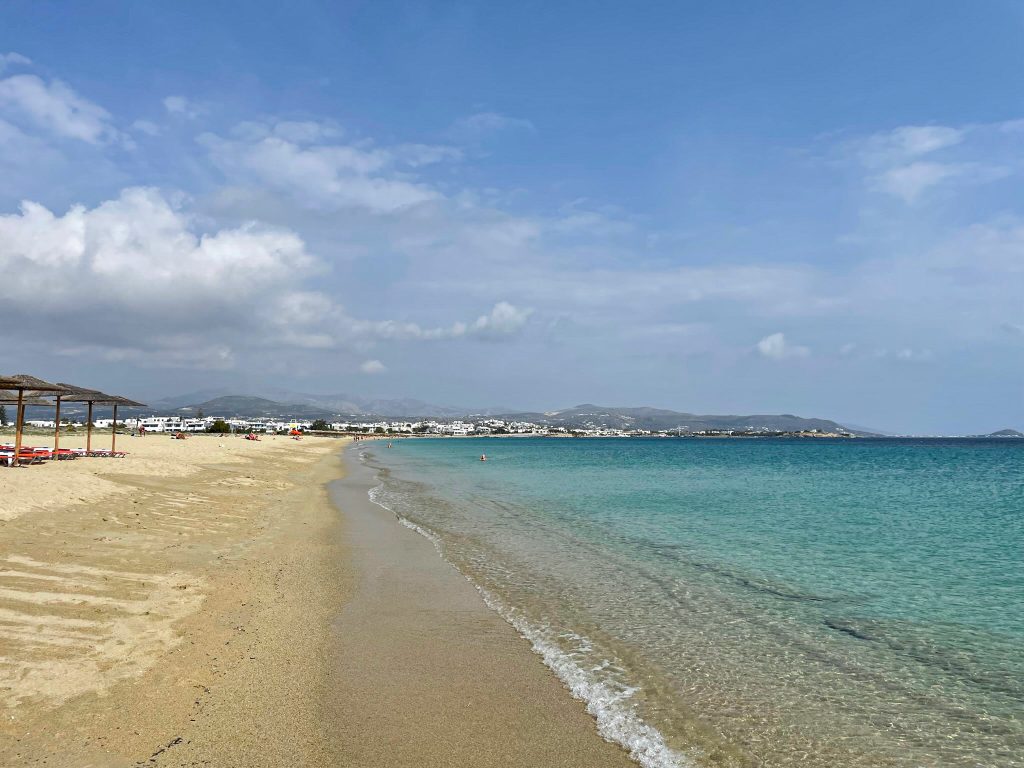 Het strand Agios Prokopios op Naxos