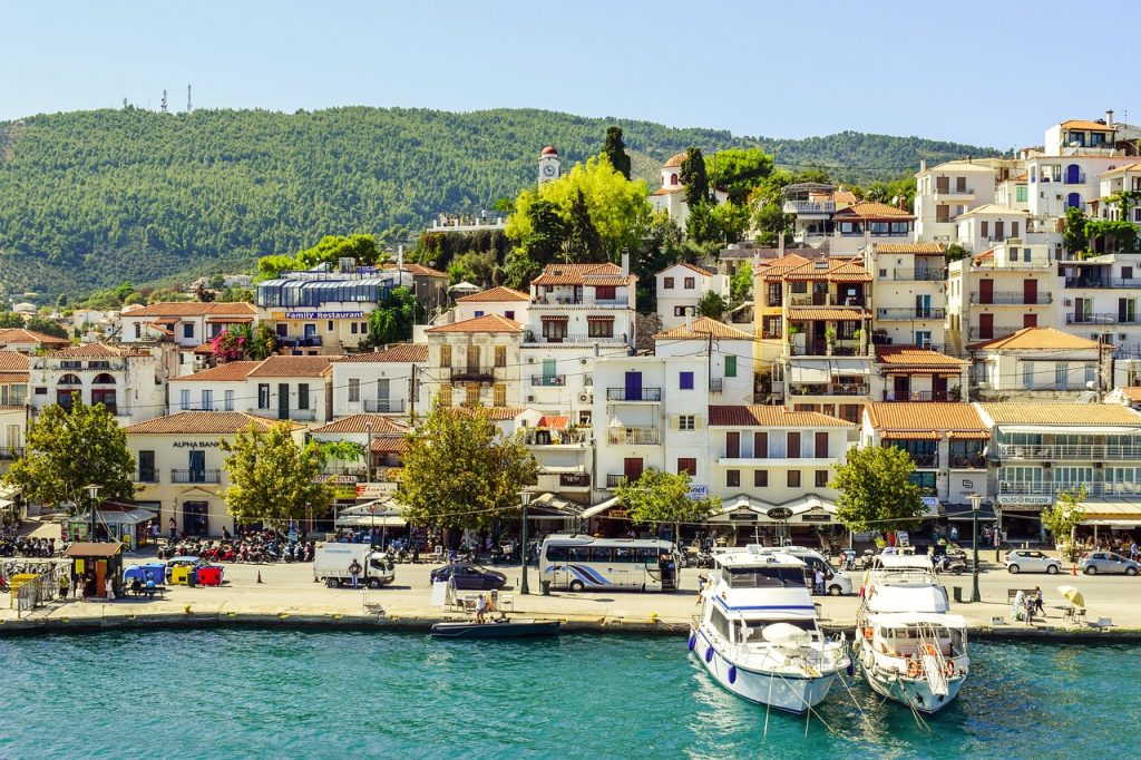 Ga op de boot naar Skiathos