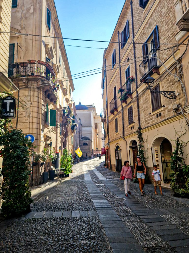 Slenter door het mooiste stadje van Sardinië, Alghero